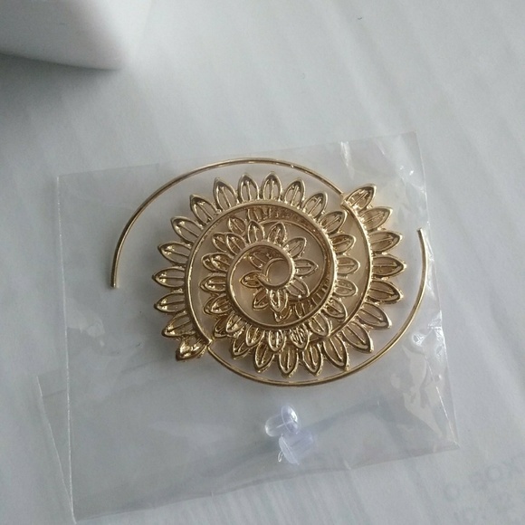 Boho Spiral Hoop Gold Leaf Earrings - Picture 7 of 8